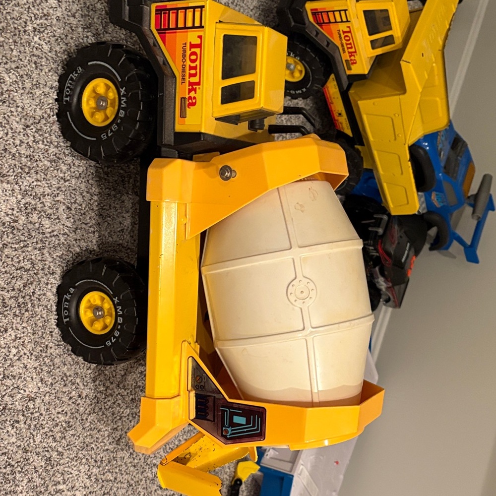Tonka Yellow and Black Cement Mixer Truck - Picture 2 of 4